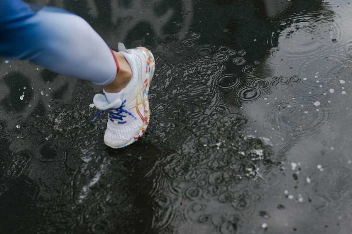 How to Select Innovative Fabric Technologies for Rain-Ready Workout Gear