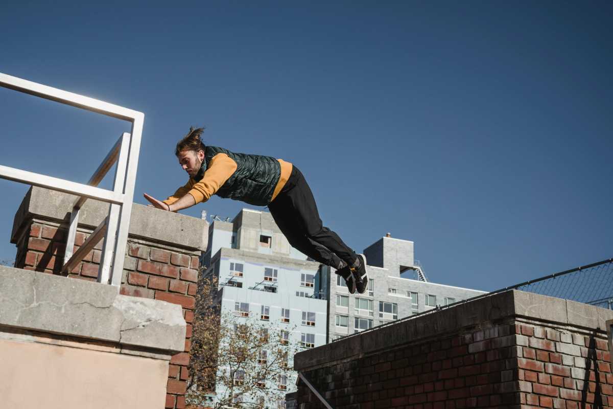 Parkour Practitioners Enhance Mobility with Advanced Stretching Techniques